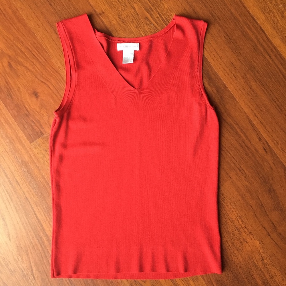 ๐ Red V-Neck Stretch Knit Shell - Picture 3 of 7